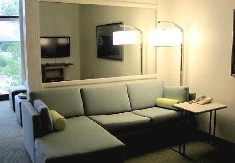 Springhill Suites By Marriott Lawrence Downtown Rom bilde